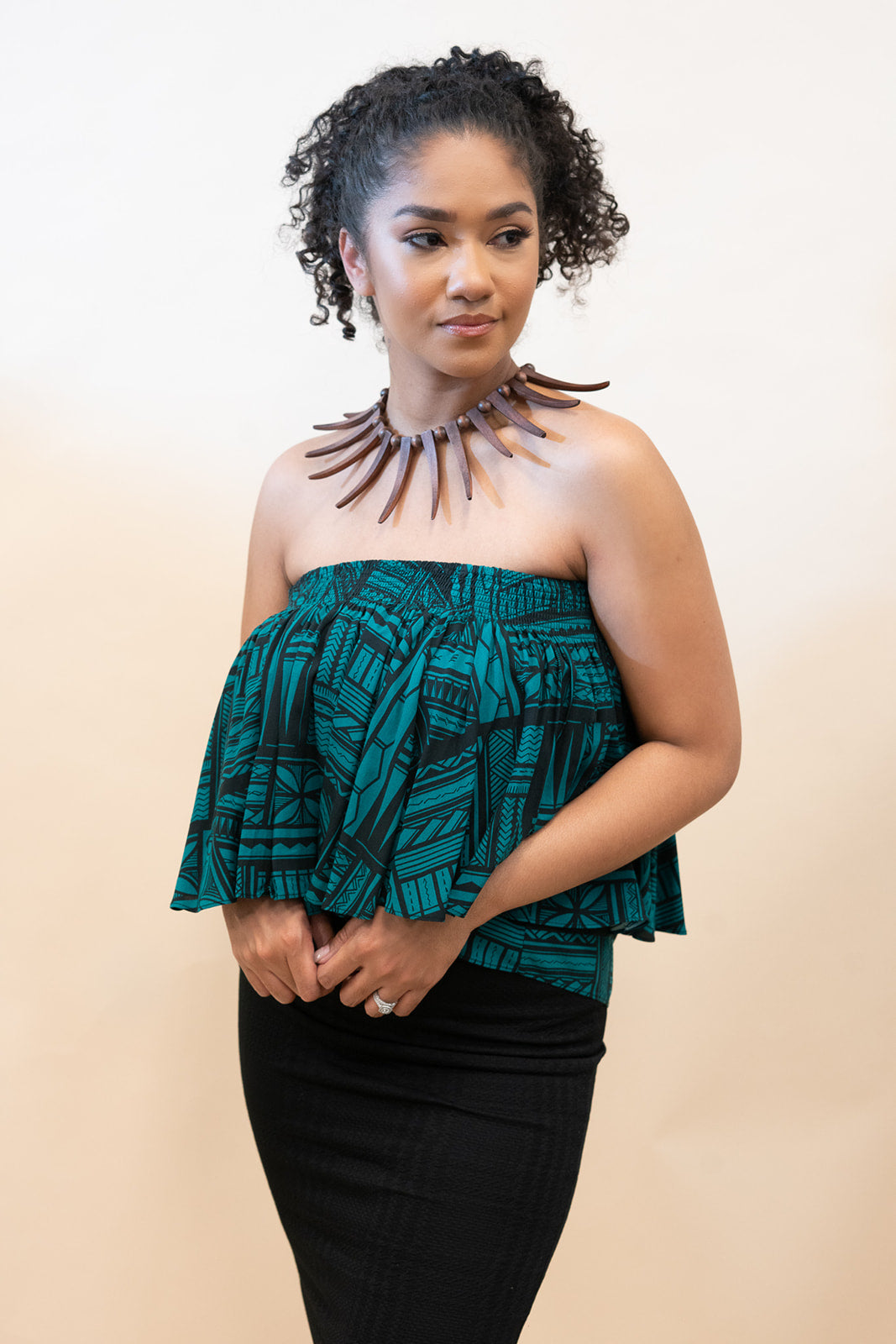 TANU OFF SHOULDER TOP TT133