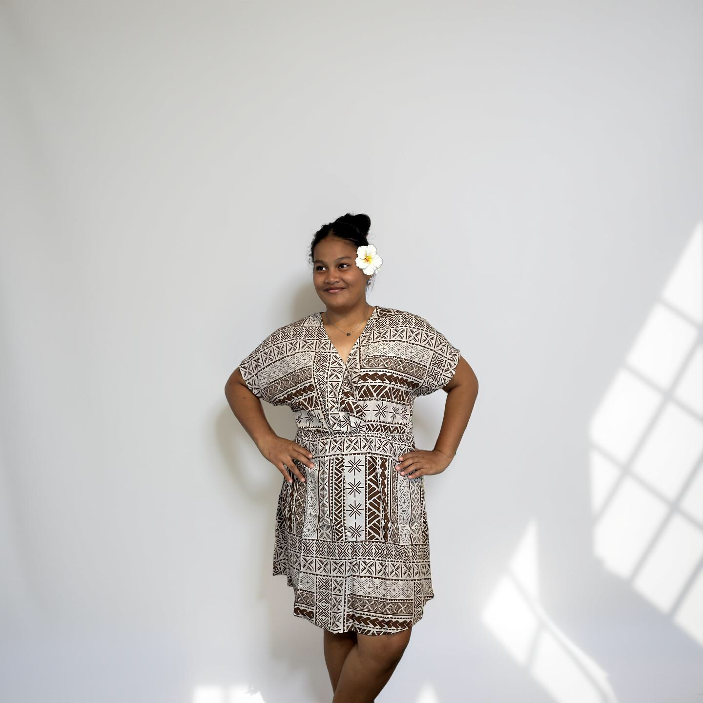 LE ALA V-CUT DRESS TH021