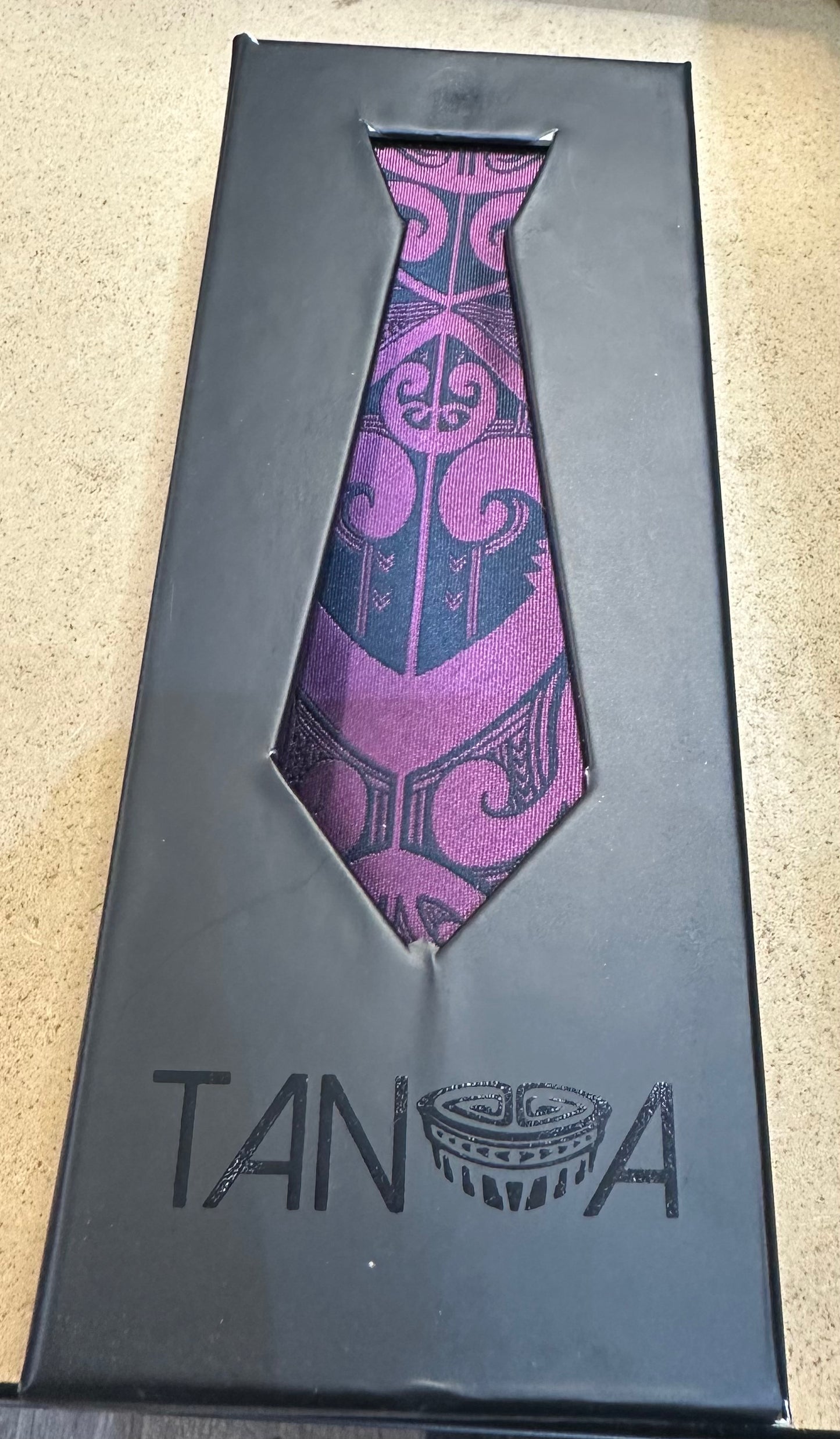 MIKA TIE 2025